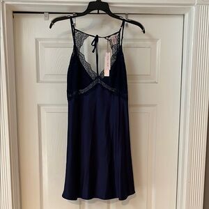 Elegant Navy Blue Lace Trim Nightgown